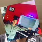 Rishi Rich Instagram – Thanks to all who have inquired about and signed up for my upcoming mentorship program! I appreciate the message from my student in Mumbai 🇮🇳. Armaan completed a month-long internship at my studio in London 🇬🇧, which was a valuable learning experience for him in recording and songwriting sessions. For more information, please email me at Studio@musicbyrr.com. @armaansamtani