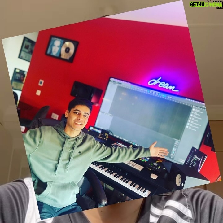 Rishi Rich Instagram - Thanks to all who have inquired about and signed up for my upcoming mentorship program! I appreciate the message from my student in Mumbai 🇮🇳. Armaan completed a month-long internship at my studio in London 🇬🇧, which was a valuable learning experience for him in recording and songwriting sessions. For more information, please email me at Studio@musicbyrr.com. @armaansamtani