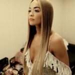 Rita Ora Instagram – Who saw that one coming cos I didn’t!! 🎭🤯 Which one was your favourite performance tonight?? @maskedsingeruk