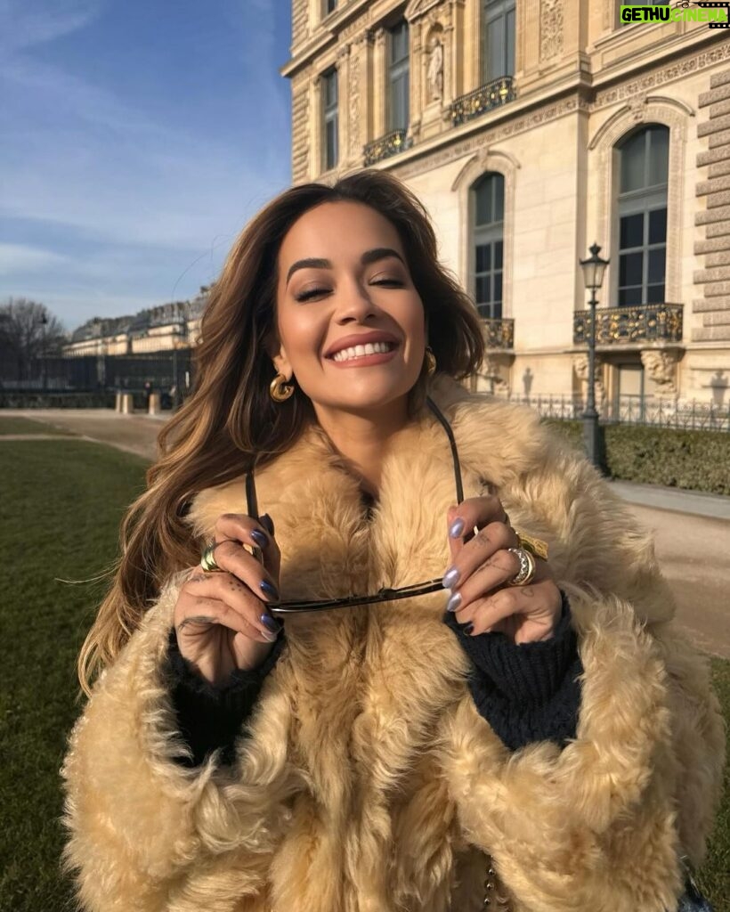 Rita Ora Instagram - Paris was the best time with my family for my Mum’s 60th!!! ✨🎉 Same again next year??? Paris, France