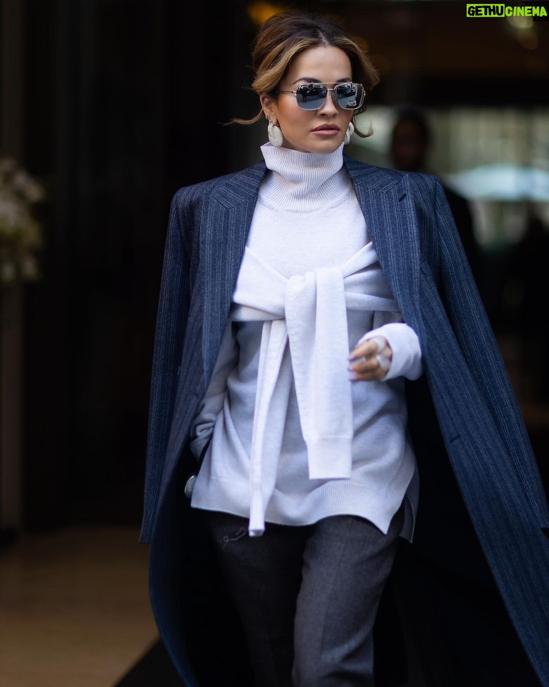 Rita Ora Instagram - Paris Fashion Week!! The Ora’s are here ✨💘 What a beautiful first show from my dearest @mrkimjones @dior words can’t express how incredible it was!! I think I like this little life! Hair and make up by my lady @lisalaudat1 📸 @tiziano.raw #ad Paris, France