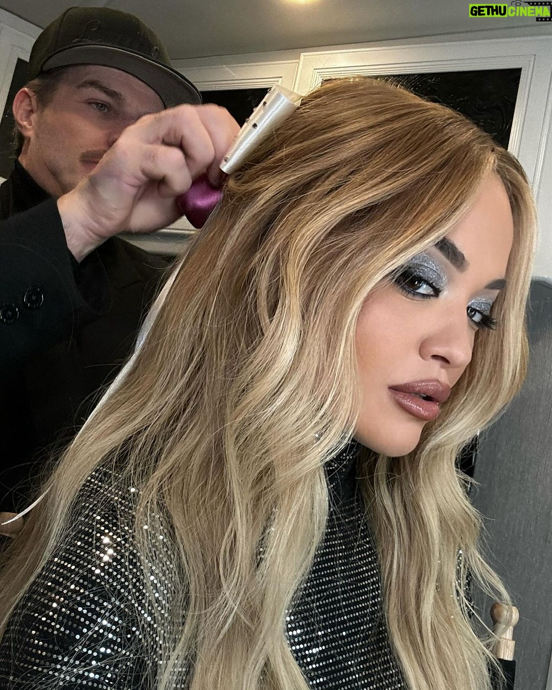Rita Ora Instagram - HAPPY NEW YEAR from New York 🗽🎉 What an unforgettable night presenting in Times Square with @ryanseacrest!! Just found out we got the highest rating in 3 years!!! Wow!! 2024 I can’t wait to see you all in 2024 👀💕✨ Times Square, New York City