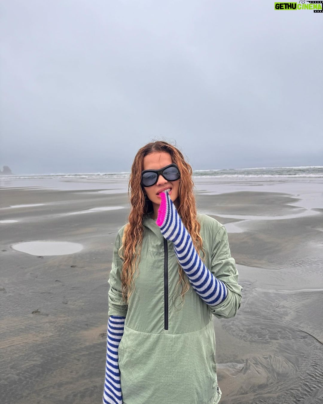 Rita Ora Instagram - Happy Boxing Day from me and some misty beach content, sand dunes and nature hunaaayyy š„¹ā¤ļø I hope you all had a great Christmas! Ps. I tried to re-enact the yellow video by Coldplay by realised I needed more rain and a yellow rain coat š