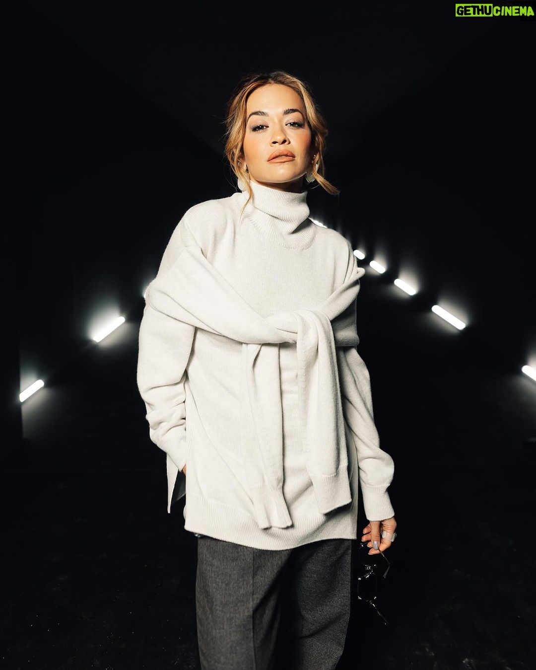 Rita Ora Instagram - Paris Fashion Week!! The Ora’s are here ✨💘 What a beautiful first show from my dearest @mrkimjones @dior words can’t express how incredible it was!! I think I like this little life! Hair and make up by my lady @lisalaudat1 📸 @tiziano.raw #ad Paris, France