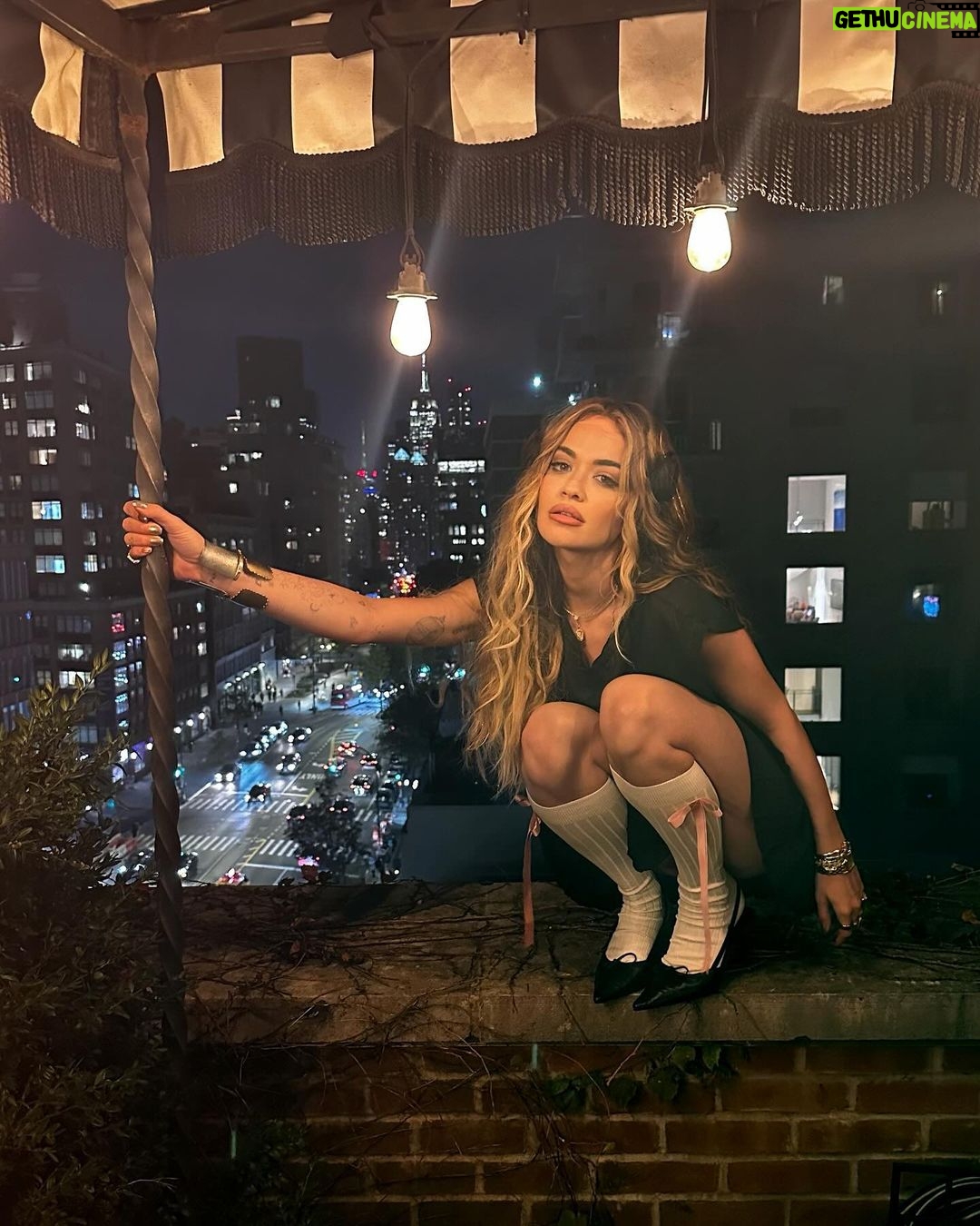 Rita Ora Instagram - Nobody was hurt during the taking of this photo so save it. Also I love NYC ❤️🥹 New York, New York