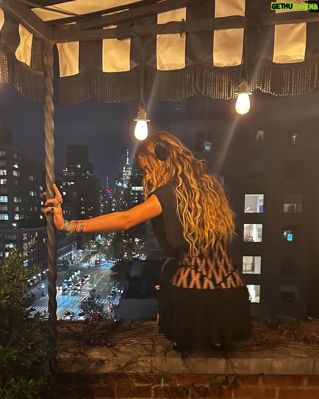 Rita Ora Instagram - Nobody was hurt during the taking of this photo so save it. Also I love NYC ❤️🥹 New York, New York