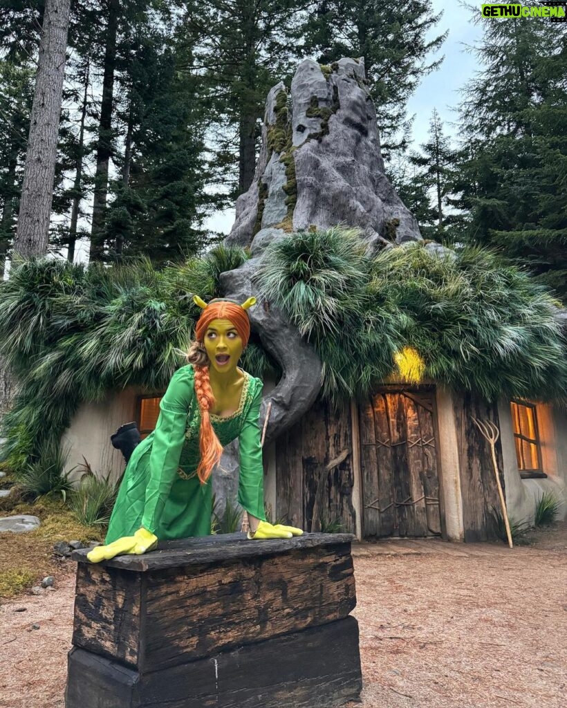 Rita Ora Instagram - Halloween energy hasn't faded and she looks GOOOOD in green!!💚🧌 Thanks @airbnb and @bchesky for this unforgettable swamp trip!! #ad