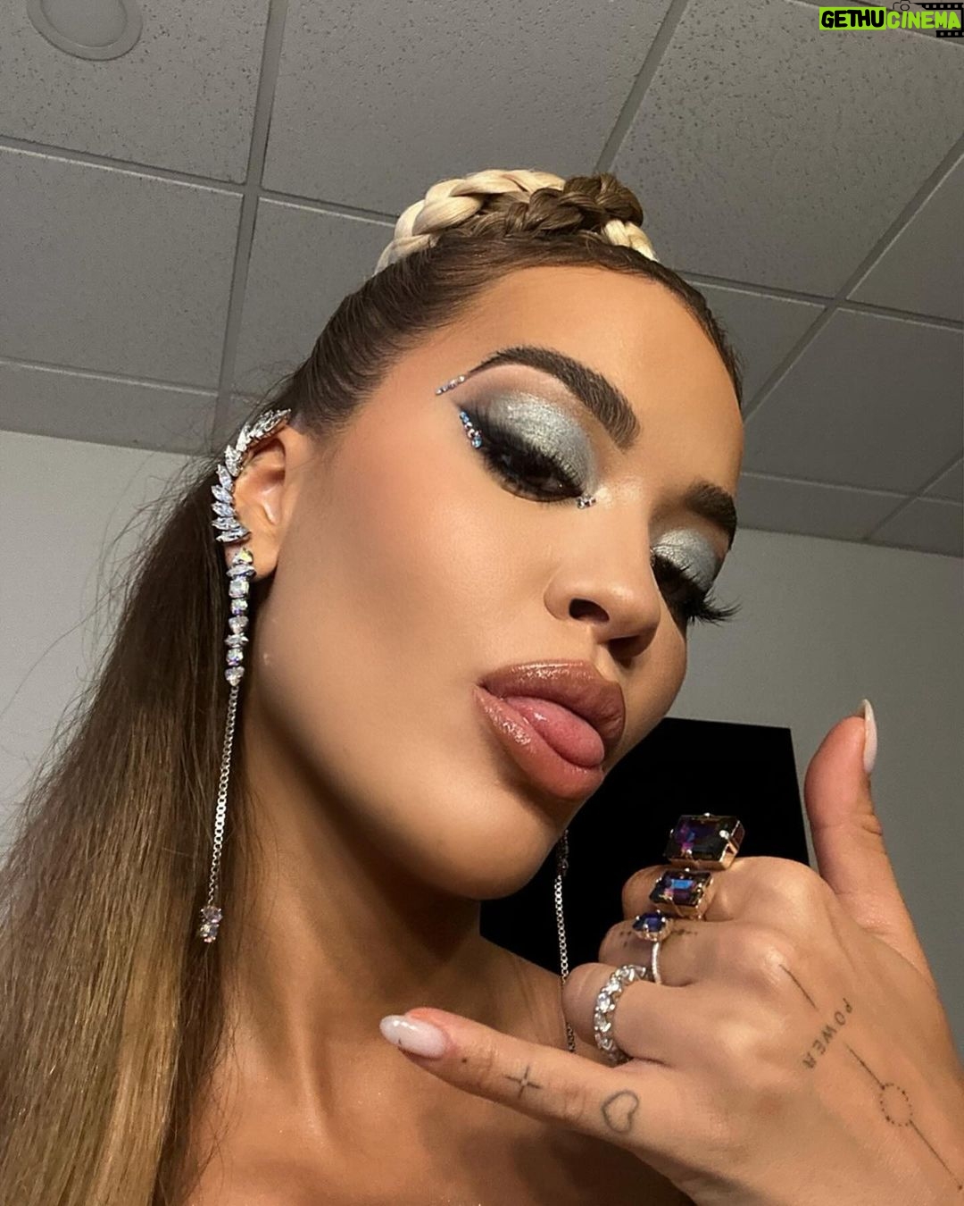 Rita Ora Instagram - My last couple days have been WiLd. Onto the next stop… ✈️ Los Angeles, California