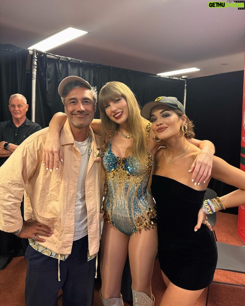 Rita Ora Instagram - It’s fair to say Sydney 🇦🇺 always delivers - Or shall we say our TayTay @taylorswift always delivers! thank you for having us! Seeing my KP @katyperry made my heart 🥹 to many queens to count! Sydney, Australia