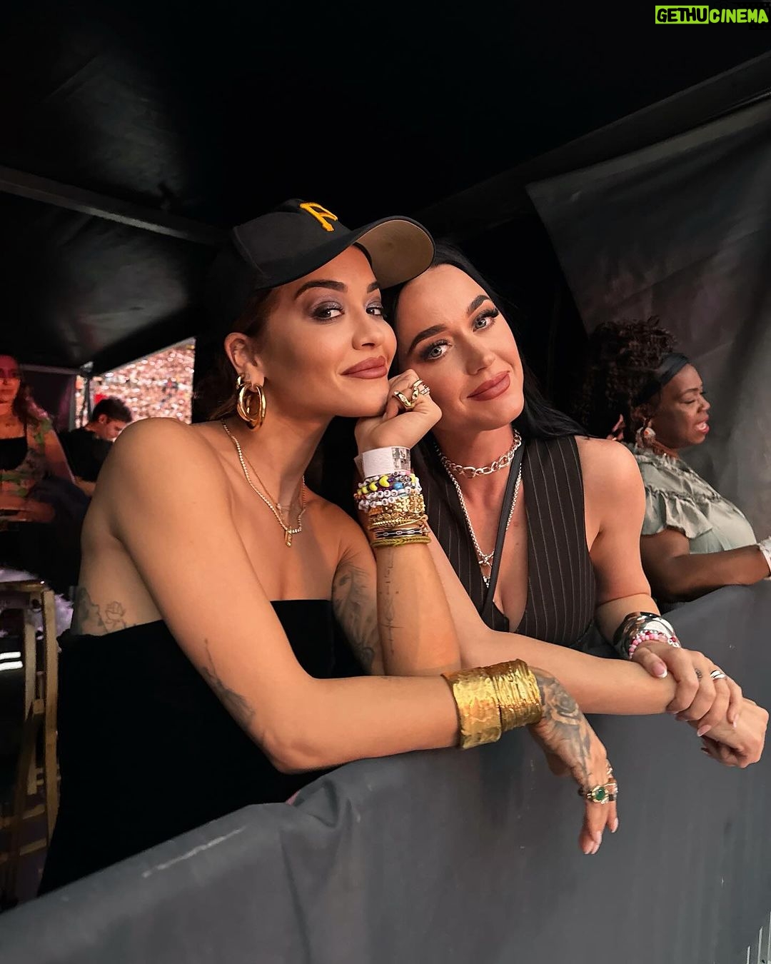 Rita Ora Instagram - It’s fair to say Sydney 🇦🇺 always delivers - Or shall we say our TayTay @taylorswift always delivers! thank you for having us! Seeing my KP @katyperry made my heart 🥹 to many queens to count! Sydney, Australia