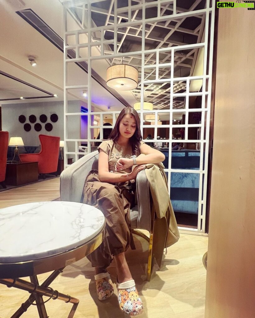 Riyasha Dahal Instagram - Waiting waiting ♥️ #honeymoontour Business Class Lounge TIA