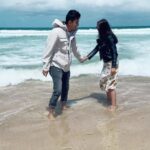 Riyasha Dahal Instagram - Daudera romantic huna khojeko, comedy vaidiraa 🤣 @mystic_victor ♥️ Bondi Beach