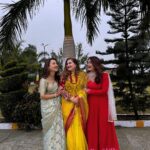 Riyasha Dahal Instagram - ‘Pukule’ को पास्नी 🤌❤️ #friendshipgoals Bhairahawa