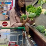 Riyasha Dahal Instagram - देशलाई सफा, स्वच्छ र प्लाष्टिक मुक्त बनाउने हामी सबैको जिम्मेवारी हो। म त फरक बन्ने प्रयास गर्दै छु। तपाईंहरु पनि बन्ने होइन त फरक? #BeatPlasticPollution #AbaFarakBanau