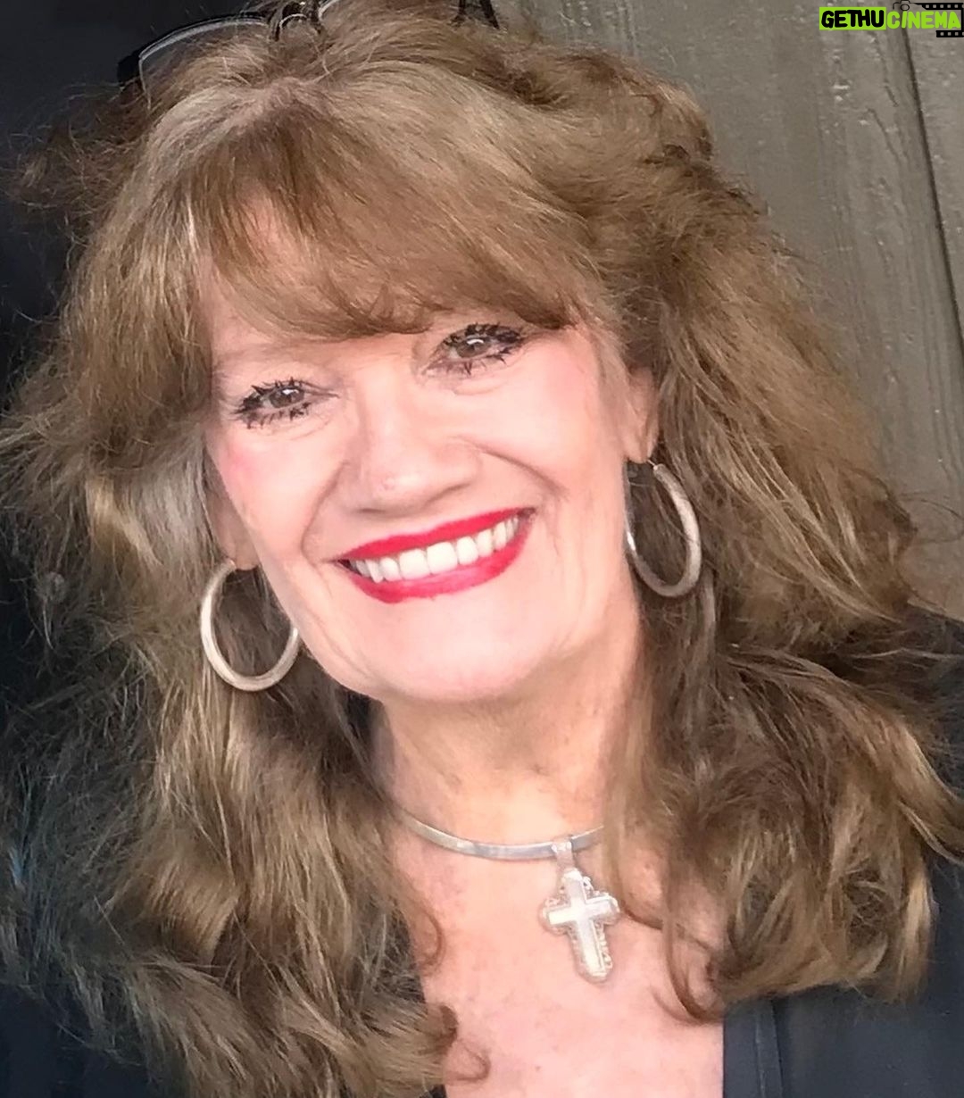 Robert Gant Instagram - When you grow up with a Mom who’s birthday is on Valentine’s Day, suffice it to say that there are many hearts around pretty much all the time. Though is there really such a thing as too much heart? Well, perhaps but not in this case. So Happy Birthday to my dear Valentine Birthday Mom! I love you always and forever, Mom. 💝💗💖♥️