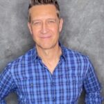 Robert Gant Instagram - When I read for a dad role (which is fairly common), I sometimes pull out the plaid. Happy Sunday, everyone. Wishing you a great week ahead. #ActorsLife #BestGayLife