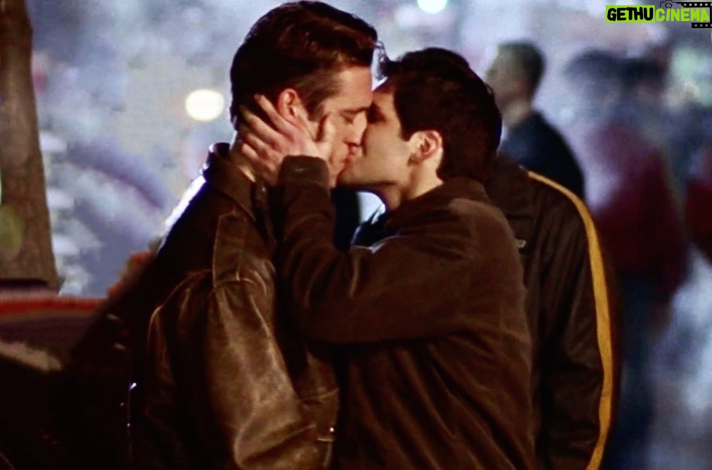 Robert Gant - 4.8K Likes - Happy Pride QAF-style, Everyone! Courtesy of Ben and Michael. ♥️🏳️🌈♥️
#Pride #QueerAsFolk #LGBTQ+ #Freedom #Pride2022 #QAFMoment #BestGayLife