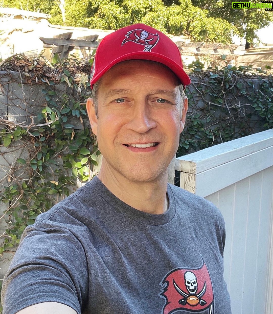 Robert Gant Instagram - Bucs win! The Bucs will always be a connection to my Dad. After the Bucs, Tom Brady was his favorite. He signed with the team the year after my father passed. I think Dad helped coordinate TB coming to TB from his special box seat. #GoBucs #GreatJobDad #TampaBayBuccaneers Los Angeles, California