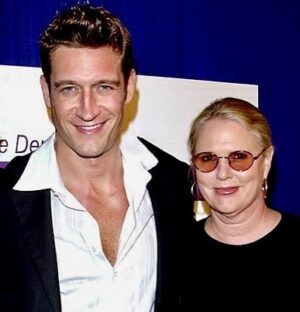 Robert Gant Instagram - Holy smoke, it’s the 80th birthday of this extraordinary woman, the one and only @sharonglessreal! A trailblazer, a powerhouse, a force, wrapped in so much brassy, overflowing love. I’m grateful to call her my friend. (And for the gift of getting to play her son-in-law on #QAF.) Man, am I happy she was born. And I know I’m far from alone in that sentiment. So please join me in wishing Dame Sharon Gless a wonderful milestone birthday and a fantastic decade to come!

#TheDame #HappyBirthday #DebbieNovotny #QueerAsFolk

(Many moons ago at the Hollywood and Broadway Salute to Pride at NY City Hall.)