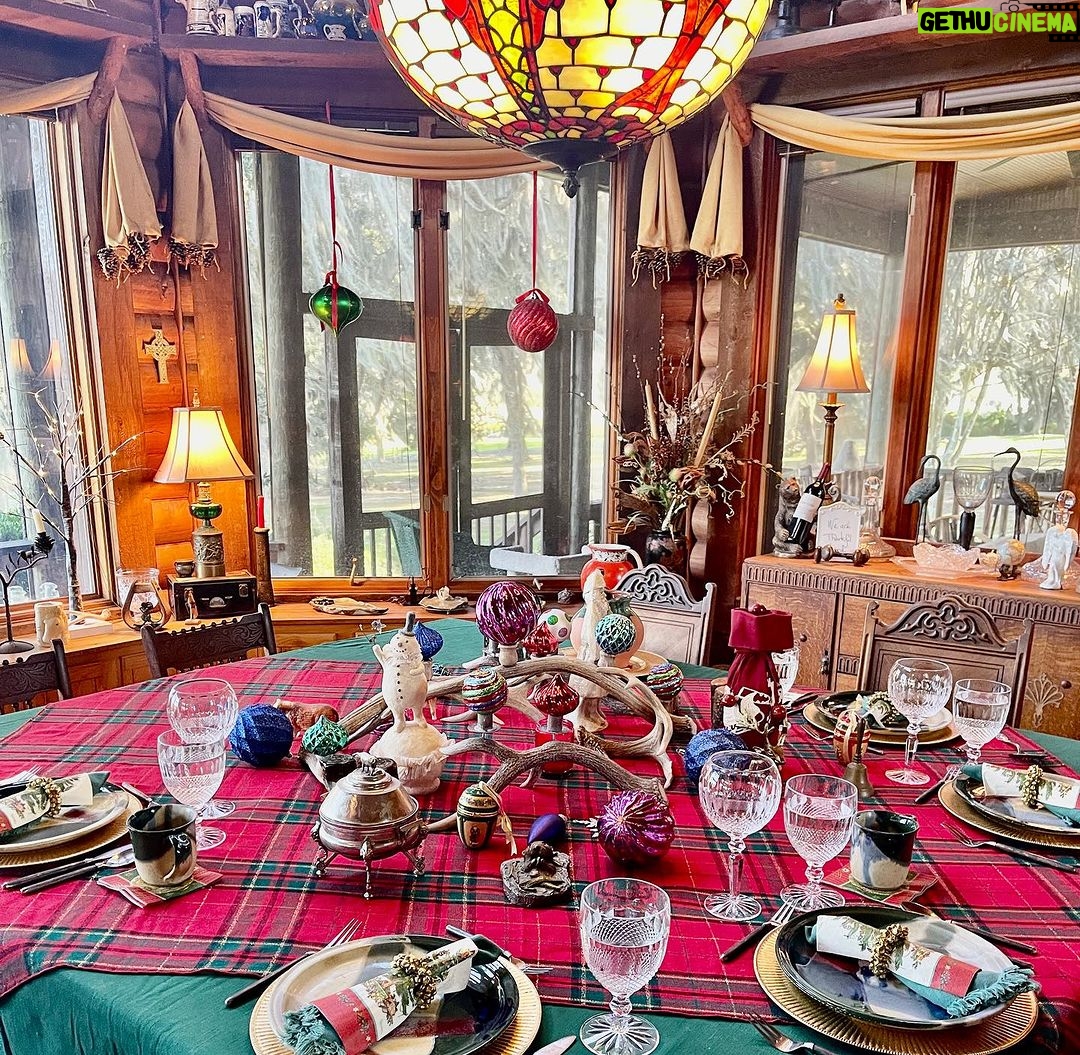 Robert Gant Instagram - Christmas Eve Eve dinner at my aunt and uncle’s cabin. The horses, lake, and Spanish moss hanging from the oaks and blowing in the breeze make for a special kind of peace. Very grateful for family. Wishing you a peaceful Christmas and holiday wherever you are. #FloridaCountryChristmas