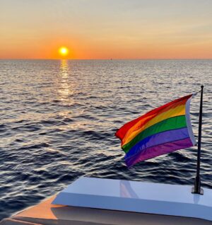 Robert Gant Instagram - Dinner on the boat off Provincetown. Hope everyone’s having a great holiday weekend. #Sunset #Grateful @bdstevens1 @alexcaps