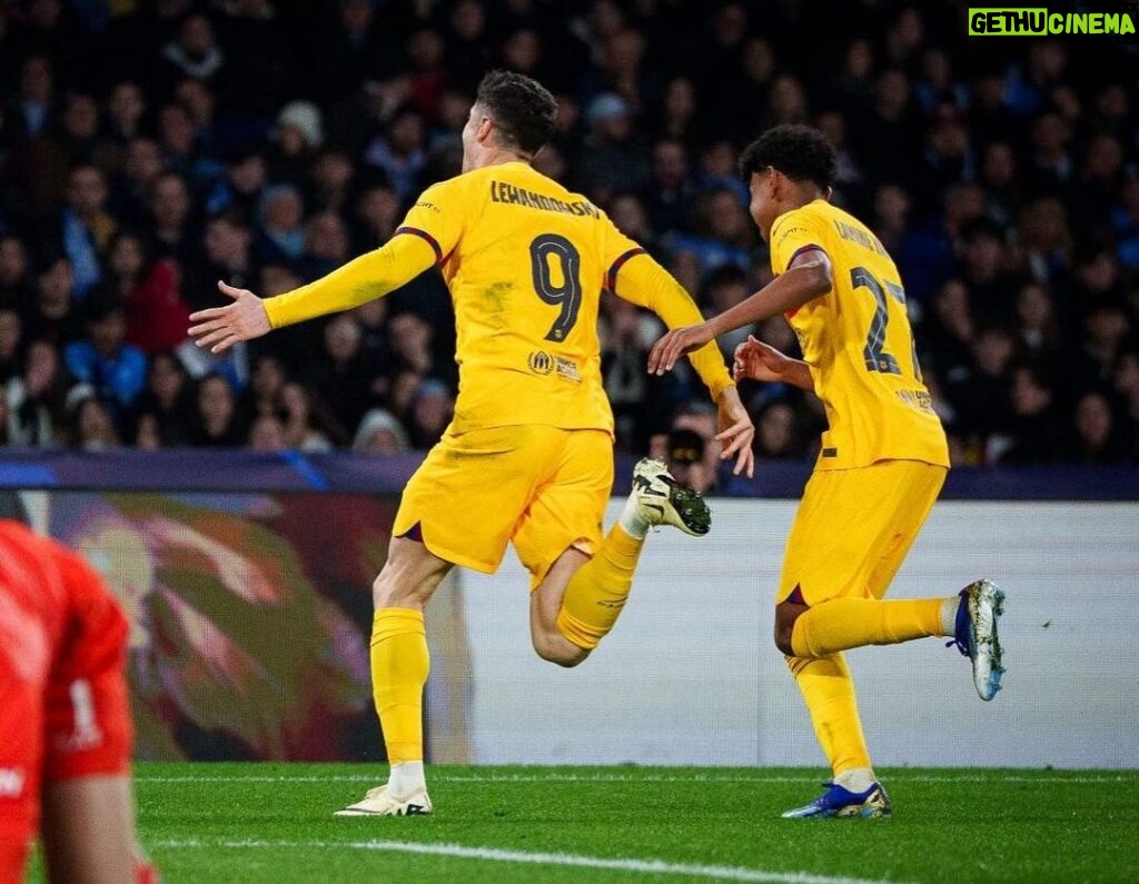Robert Lewandowski Instagram - We’ll give our all at home for a place in the quarter-finals. Visca el Barça 💪🏻 Lo daremos todo en casa para clasificarnos a cuartos de final. Visca el Barça 💪🏻 @fcbarcelona