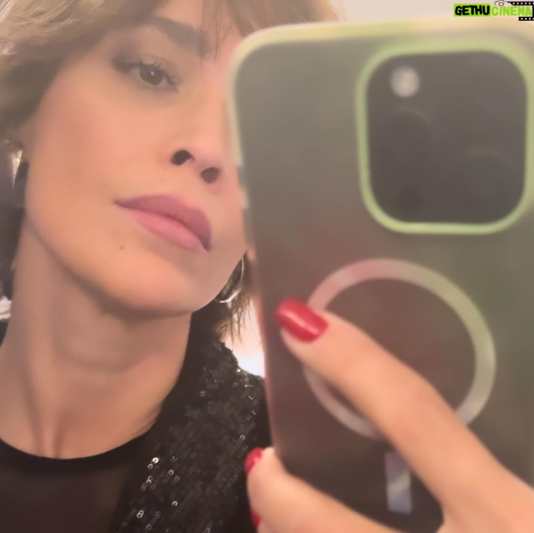 Roberta Giarrusso Instagram - Grazie a @pascalvicedomini e al @caprihollywood per questo bellissimo premio Una serata Caprese indimenticabile ❤️ E grazie per avermi vestita con questo meraviglioso outfit scintillante 🤩 @letwins.it