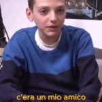 Roberta Giarrusso Instagram - Mi ha spaccato in due ho quasi sentito il suo dolore Non è giusto… un bambino non può non deve perdere il sorriso e questo è quello che succede spesso troppo spesso questi episodi di bullismo devono essere fermati Bisogna far girare nelle scuole queste testimonianze farlo vedere anche alle famiglie,sensibilizzare i ragazzini,i bambini tutti su questo tema Ogni santo giorno è sempre peggio Grazie @paolinoruffini della tua grande sensibilità e umanità e dell’impegno che impieghi per smuovere le coscienze Vi prego guardate questo video