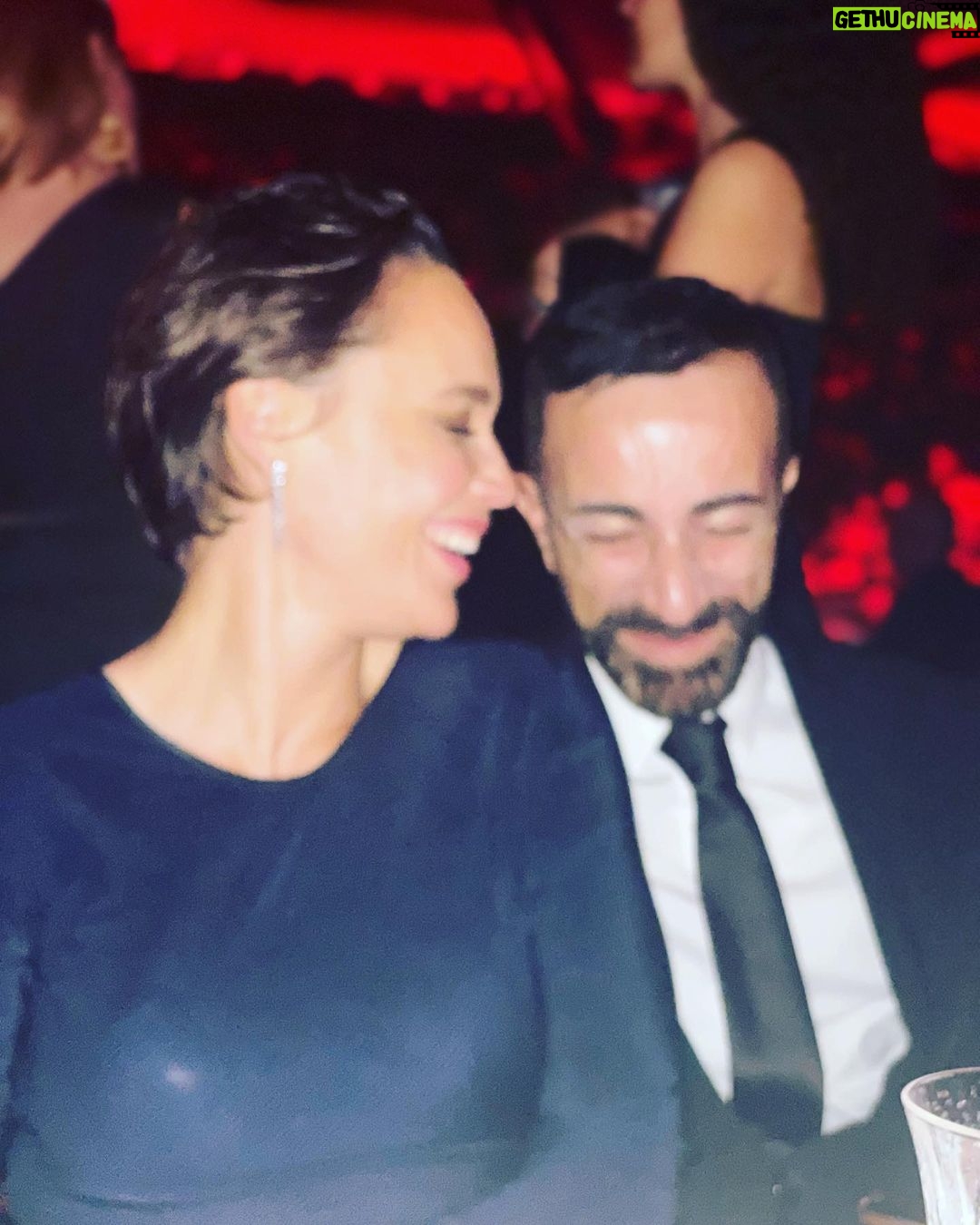 Roberta Giarrusso Instagram - Abbiamo fatto vari tentativi per fare una foto decente ma…. 🤣🤣🤣🤣❤️