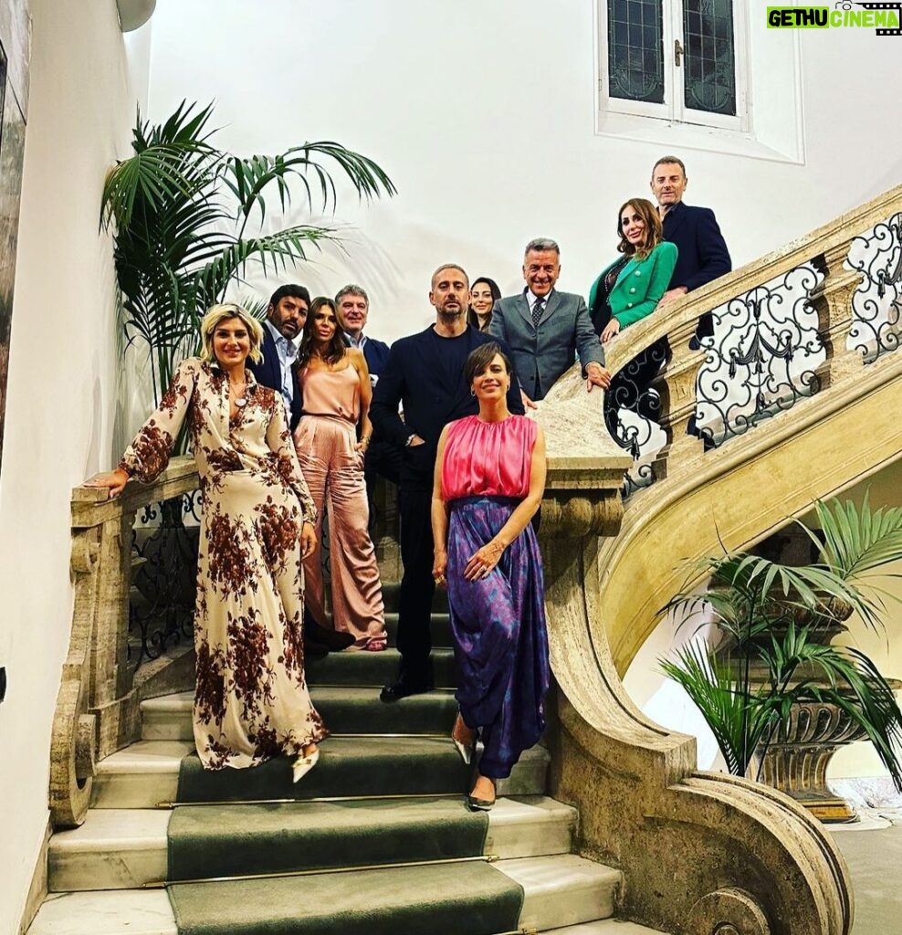 Roberta Giarrusso Instagram - Cena stupenda Compagnia stupenda Casa stupenda What else! @smartisun grazie ❤️