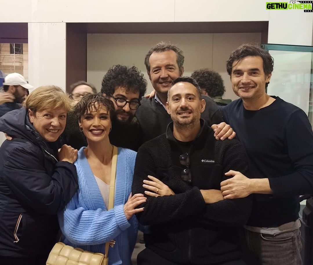 Roberta Giarrusso Instagram - Ha della magia quello che è accaduto su questo set fin dal primo giorno che è iniziato Tante emozioni, risate, lacrime e tanta tanta passione per questo lavoro meraviglioso Quando ero un po’ malinconica perché eravamo alla fine delle riprese un caro amico del set mi ha detto che bisogna saper mettere un punto anche alle cose belle perché nel cuore portiamo un bel ricordo che nessuno può toglierci. “IL RICORDO È L’UNICO PARADISO DAL QUALE NON POSSIAMO ESSERE CACCIATI” GB ❤️