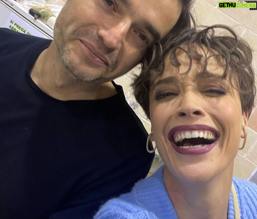 Roberta Giarrusso Instagram - Ha della magia quello che è accaduto su questo set fin dal primo giorno che è iniziato Tante emozioni, risate, lacrime e tanta tanta passione per questo lavoro meraviglioso Quando ero un po’ malinconica perché eravamo alla fine delle riprese un caro amico del set mi ha detto che bisogna saper mettere un punto anche alle cose belle perché nel cuore portiamo un bel ricordo che nessuno può toglierci. “IL RICORDO È L’UNICO PARADISO DAL QUALE NON POSSIAMO ESSERE CACCIATI” GB ❤️