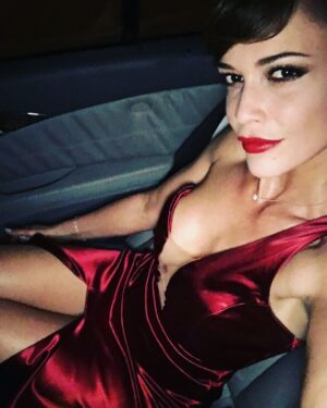 Roberta Giarrusso Instagram - Il rosso mi dona 💋