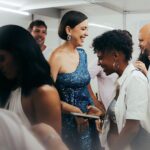 Roberta Sá Instagram - Começar o ano cantando, levando música para as pessoas, foi lindo demais, Madureira 💙 Feliz ano novo ✨ Amo cantar pra vocês! Obrigada por este presente! Feliz ano novo pra todo mundo! Stlyling: @marina____franco Makeup: @laispiubel 📸: @filipiescudine Madureira, Rio De Janeiro, Brazil
