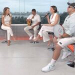 Roberta Sá Instagram - Muito feliz de ver o samba representado pelos palcos cariocas neste Réveillon ✨ E levei essa alegria ao RJ TV de hoje, comandado pela queridíssima @marigross1, pra lembrar que neste domingão estarei na festa da virada do Palco Madureira, no bairro que respira samba! O Sambasá começa por volta das 22h e terei a grande honra de contar com a participação especial da Velha Guarda da Portela. Venham! Vamos celebrar a chegada de 2024 🎊 Central Globo de Jornalismo
