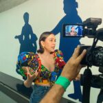 Roberta Sá Instagram - Fiquei muito honrada quando recebi o convite para homenagear a obra de @oficialnelsonrufino - que, pra mim, tem como maior característica a elegância de suas composições. É de Nelson alguns dos grandes sucessos do repertório de @zecapagodinho, como "Verdade" e "Pago Pra Ver", por exemplo. Foi emocionante ver a Concha Acústica do @teatrocastroalvesoficial lotada pra acompanhar esse festival que há 21 anos celebra a cultura brasileira. O Festival de Música da @educadorafmba me trouxe a oportunidade de cantar os sambas de amor arrebatadores tecidos por esse grande artista! Obrigada, Salvador, pela recepção tão calorosa 🔥 Agradeço também a todos os envolvidos na realização desse evento lindo. Vida longa ao Festival de Música da Educadora FM! Look: @meninosrei | @juniorrochassa 📸 @alaanmonteiro + @talitacostaproductions + Junior Rocha + Isis Araujo / Educadora FM 🎥 @pedro_seiler Concha Acústica do Teatro Castro Alves