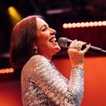 Roberta Sá Instagram - THIS IS ROBERTA SÁ 🎶 Quase três horas de música disponíveis na playlist editorial do @spotifybrasil ▶️ Nela você encontra 50 canções que gravei, incluindo algumas do meu último álbum, Sambasá - Ao Vivo. Chega lá, bora passar um tempo juntos nesse feriadão!