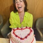 Roberta Sá Instagram - CYNTHIA 70. Parabéns mamãe 🎈 @cynthiavarella Obrigada @paulinhasimonsen @hotelemiliano 🤍🍾