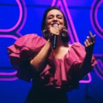 Roberta Sá Instagram - 🎀 Antes que outubro termine, um lembrete: o Câncer de Mama pode chegar a 100% de cura se for diagnosticado em sua fase inicial. Mas, para isso, é preciso fazer os exames de rotina. Cuide de si mesma! 👉🏽 Você está com seus exames em dia? #OutubroRosa 📸 @karymefranca