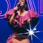 Roberta Sá Instagram - EM DEZEMBRO ⚠️ Recife, Olinda e arredores… Tem Sambasá no Teatro Guararapes na véspera do Dia do Samba 🎶 Dia 1º de dezembro tô na área pra matar a saudade e celebrar esse ritmo tão brasileiro. Ingressos à venda pelo link da bio. 👉🏽 Marca nos comentários quem vai sambar muito em Recife com você! 📸 @karymefranca
