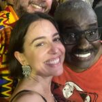 Roberta Sá Instagram - Sempre trabalhei muito no Carnaval. Como eu gosto de fazer a festa! E @paulinodias.oficial nunca podia tocar comigo nos ensaios e desfile do @cordaodoboitata. Ficava intrigada com tamanha entrega e lealdade. Achava bonito e quando podia, ia. Mas foi depois da pandemia que eu entendi que o Boitatá não é só um bloco de carnaval. É uma religião, onde a música é a Deusa máxima, Moacir Santos, Villa-Lobos são apóstolos, e nós, fiéis dessa folia que me fez enxergar que alegria é também política, já que eles resistem sem patrocínio por opção , porque não querem virar massa de manobra. Eu acho tão bonito, nobre e fundamental que isso exista. Então, além de convidar você pro próximo ensaio segunda feira no Bola Preta, peço pra que colabore com esse patrimônio cultural do Rio de Janeiro, que entre choros e alegrias nos faz sobreviver e respirar a cada fevereiro. Encontrei um monte de amigo, dei uma canja marota e voltei pra casa com coração preenchido de tanta beleza e afeto! Pronta pra próxima missa! pixboitata@gmail.com