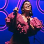 Roberta Sá Instagram - Setembro acabou e o @spotifybrasil trouxe essa mensagem linda: minhas músicas alcançaram 1.158.169 de ouvintes 🎶 É ou não é pra celebrar? Obrigada a cada um e a cada uma que deu play no Sambasá e nos outros álbuns - e singles - que lancei. 👉🏽 Aproveito pra perguntar se você tá me seguindo por lá! 📸 @karymefranca