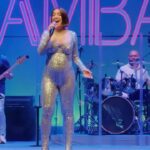Roberta Sá Instagram - "No Mesmo Manto" tá no repertório do Sambasá - Ao Vivo, que acaba de bater meio milhão de visualizações no YouTube 😱 Chega lá pra assistir ao show completo - ou, se preferir, bota pra rodar no seu app de música! Circo Voador