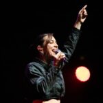 Roberta Sá Instagram – De volta às memórias incríveis do Show de Aniversário JBFM com @robertasaoficial e @pretinhodaserrinha! 💙✨

Já bateu saudade por aí também? 

📸: @marcellocavalcanti1 / @lucasjonesss / @lucasgama / @felipemazonilopes