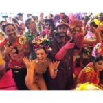Roberta Sá Instagram – #tbt #photodump 🔙 Sinto saudade de Recife, do Carnaval, dos amigos que são muitos, da tapioca com coco melhor do nordeste, da cultura pulsante que me apresenta novidades e reafirma a poesia constate das suas ruas e filhos apaixonados! Tô voltando, Recife, saudade e Sambasá me trazendo pelo braço 🎉

👉🏽 Espero vocês: dia 1° de dezembro, véspera do Dia do Samba, no Teatro Guararapes! Recife-Olinda