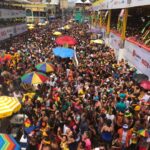 Roberta Sá Instagram – #tbt #photodump 🔙 Sinto saudade de Recife, do Carnaval, dos amigos que são muitos, da tapioca com coco melhor do nordeste, da cultura pulsante que me apresenta novidades e reafirma a poesia constate das suas ruas e filhos apaixonados! Tô voltando, Recife, saudade e Sambasá me trazendo pelo braço 🎉

👉🏽 Espero vocês: dia 1° de dezembro, véspera do Dia do Samba, no Teatro Guararapes! Recife-Olinda