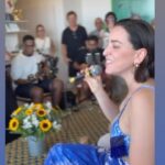 Roberta Sá Instagram - Esse fim de semana foi o primeiro que a gente resolveu sair pra se divertir. Não tinha trabalho e a gente foi prestigiar amigos, viver reencontros e a catarse de @caetanoveloso na @arenajockey . 1. Sem samba não dá @pedro_seiler 2. Não dá mesmo né? @clarissesette @moaluz @marcellemotta @wanderleymonteiro 3. Matando saudade @marianaximenes 4. Aplaudir amigos é bom demais @pretinhodaserrinha @albertocontinentino 5. Valentim o pinguim 6. É sono, só sono @araripejuliana