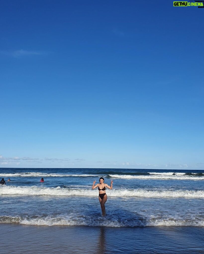 Roberta Sá Instagram - Saindo do mar e lembrando que estou no Pré-Carnaval de Fortaleza 💦 📍 Sábado, 13/01, às 21h, no palco do Aterrinho da Praia de Iracema.