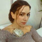 Roberta Sá Instagram - Ontem cantei no Baile do meu amigo Zé e foi delicinha! ⚡️💛 Styling: @marina____franco Beleza: @laispiubel Jockey Club Brasileiro