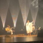 Roberta Sá Instagram - Hoje é dia de agradecer. Cantar Clara Nunes em BH para um teatro lotado, ao lado de @samaralibano e @paulinodias.oficial com esse look icônico da @coven_oficial styling da radical chic @marina____franco beleza do Ale e da Carol do @estudioaq é motivo pra festejar! @pedrinho_alves_madeira obrigada pelo convite e desafio! Bão demais! Arrasta o dedo pra ouvir um bocadinho e ver detalhes do que rolou! Salve Clara!